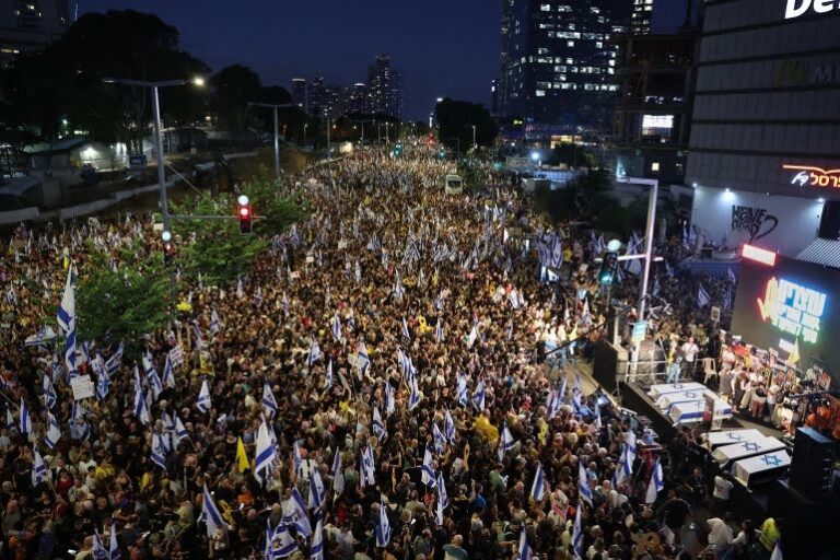 Israel reprime violentamente a manifestación en Tel Aviv que exige la dimisión de Netanyahu