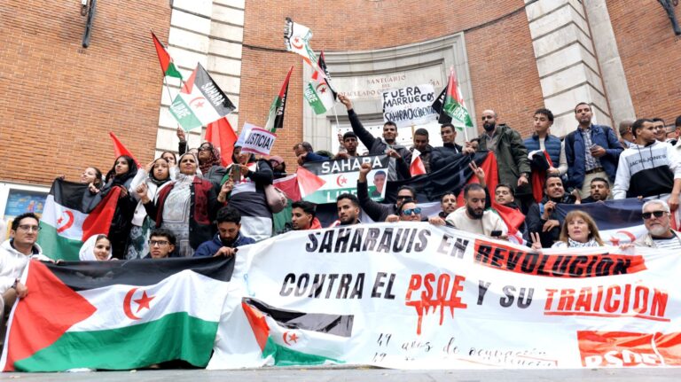 Sáhara Occidental | La juventud saharaui protesta ante el cuartel general del PSOE en Ferraz