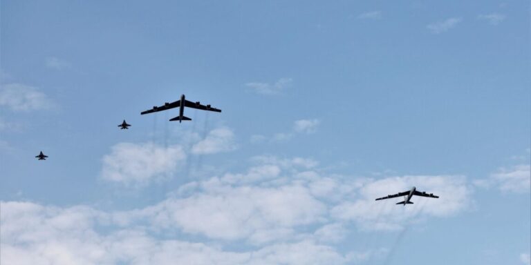 Dos bombarderos estratégicos B-52H de EE.UU evitan volar el espacio aéreo del Sáhara Occidental