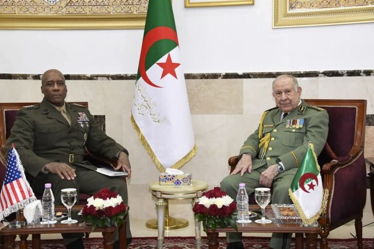 Argelia y EE.UU firman un acuerdo de cooperación militar
