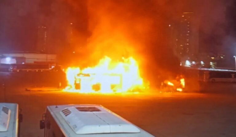 Israel; Tres explosiones en buses en los suburbios de Tel Aviv