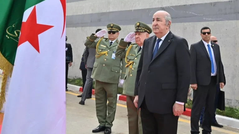 Argelia expulsa a 12 diplomáticos franceses