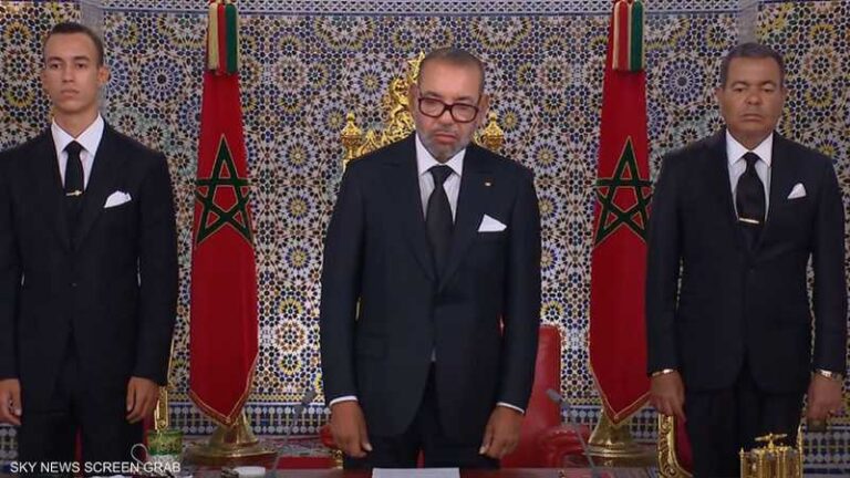Mohamed VI dice ahora «apoyar» una solución «consensuada» al conflicto del Sáhara Occidental