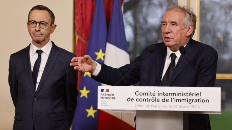 Argelia se enfrenta hoy en Francia a tres lobbies: los nostálgicos de la “Argelia francesa”, los pro-israelíes y los pro-marroquíes