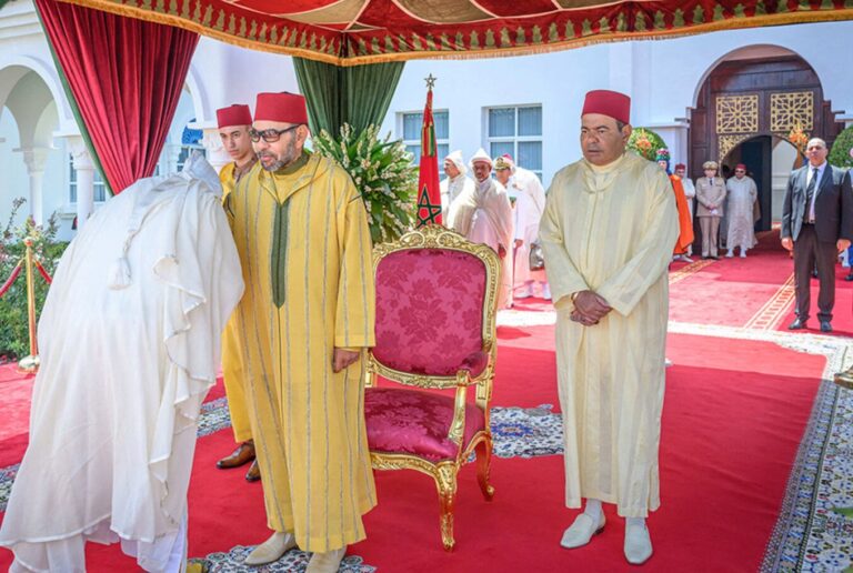 «En Marruecos 26 años de reinado y de desigualdades que se disparan», titula Mediapart