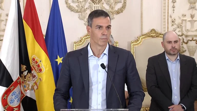 España cede al chantaje: Sánchez denuncia «ataque a la integridad de España», culpa a las «mafias» y agradece a Marruecos su «cooperación»